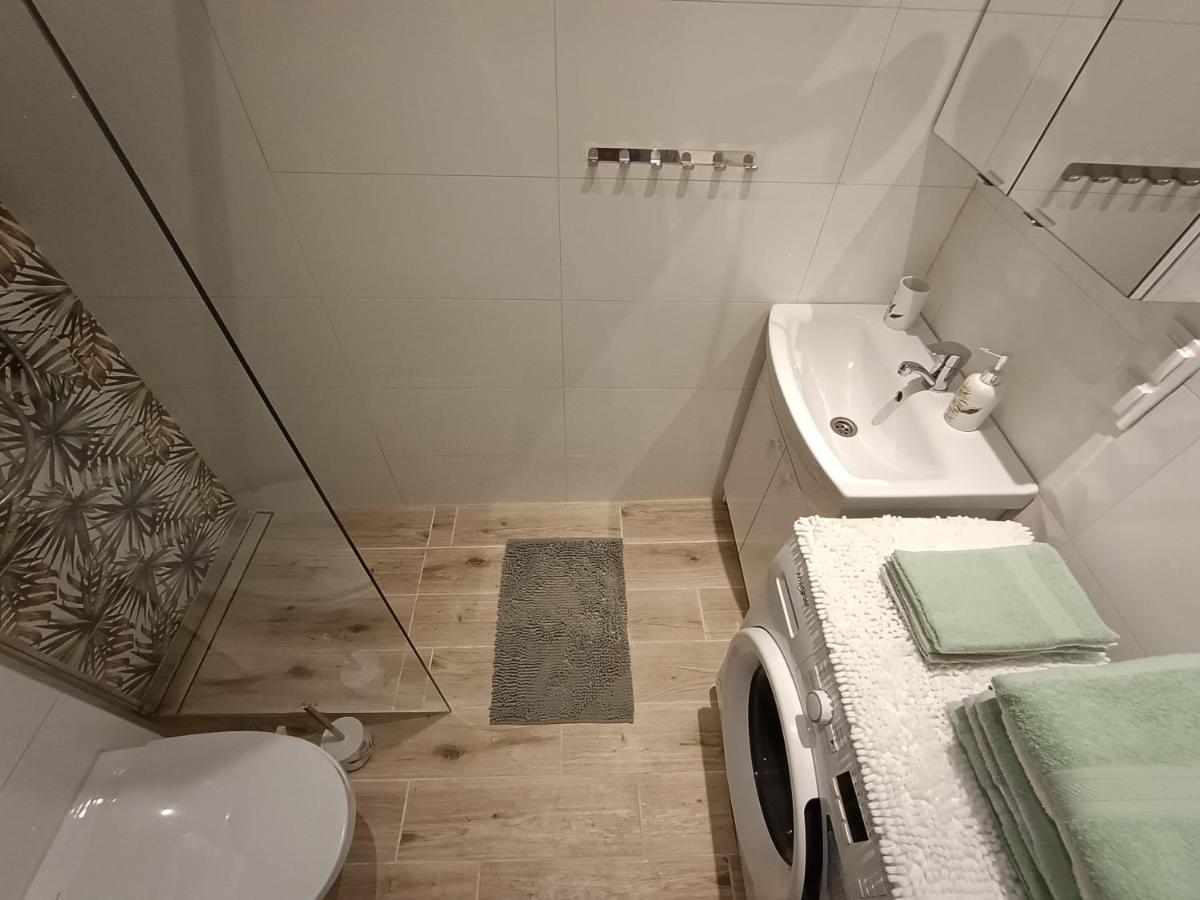 Szmaragdowy Apartament Przy Ulicy Opolskiej Тарновске-Гуры Экстерьер фото