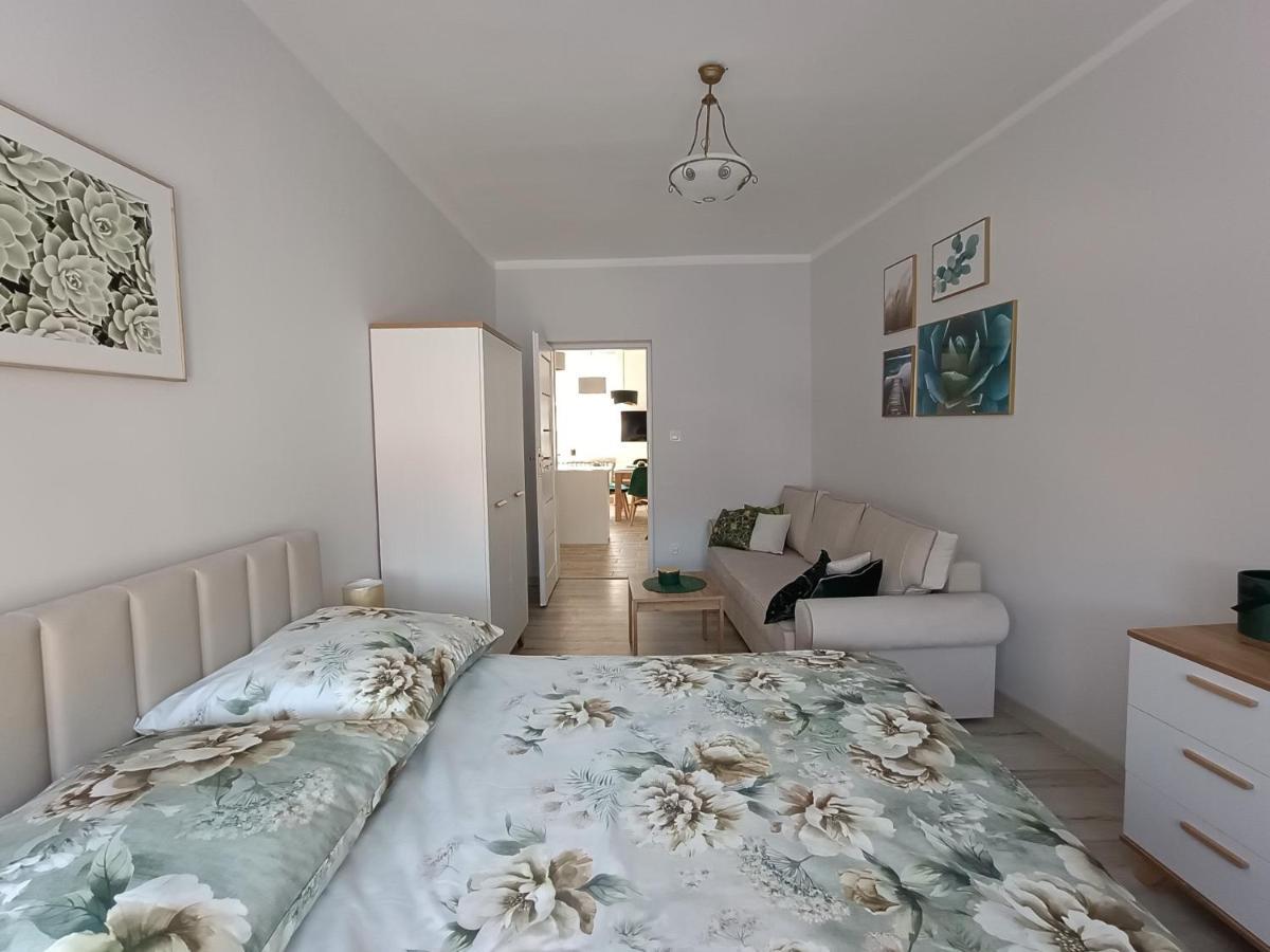 Szmaragdowy Apartament Przy Ulicy Opolskiej Тарновске-Гуры Экстерьер фото
