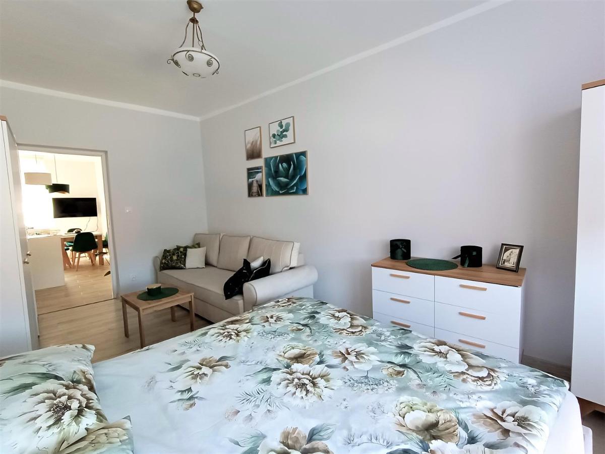 Szmaragdowy Apartament Przy Ulicy Opolskiej Тарновске-Гуры Экстерьер фото
